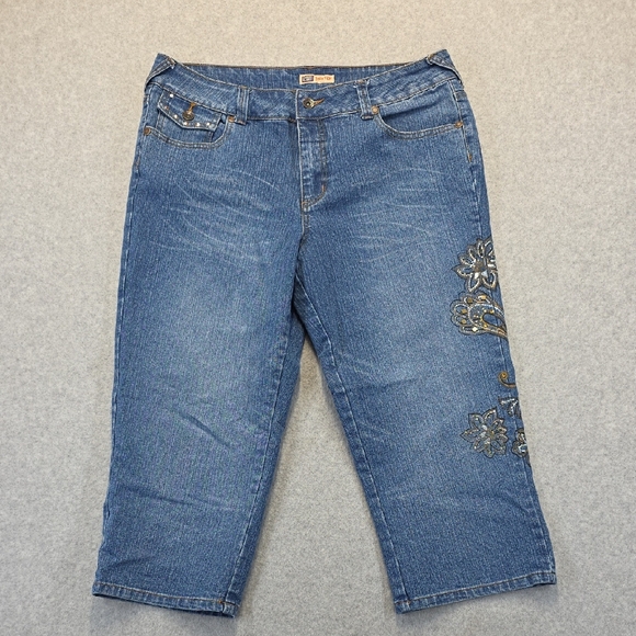 Faded Glory Denim - Faded Glory Ladies 16 Stretch Denim Capri Cropped Jeans Floral Embellished